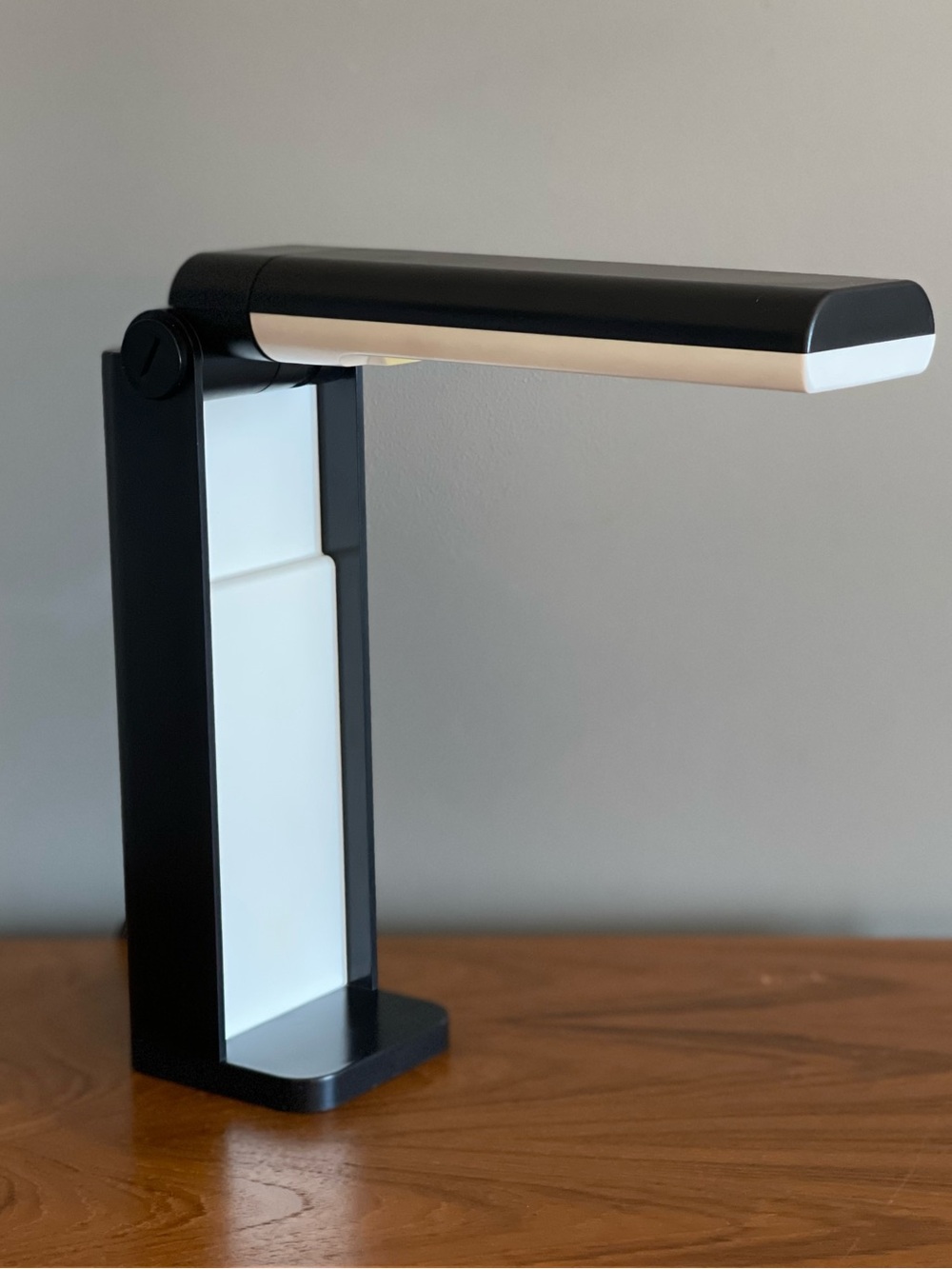 Vintage Modern Foldable Desk Lamp in Black and White